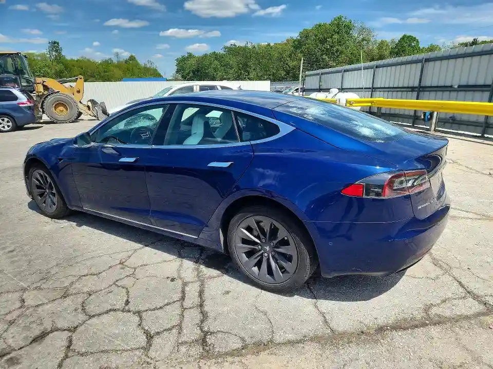 5YJSA1E20JF243493 2018 TESLA MODEL S-1