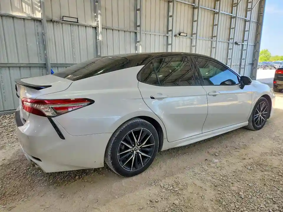 4T1B61HK8JU051769 2018 TOYOTA CAMRY-2