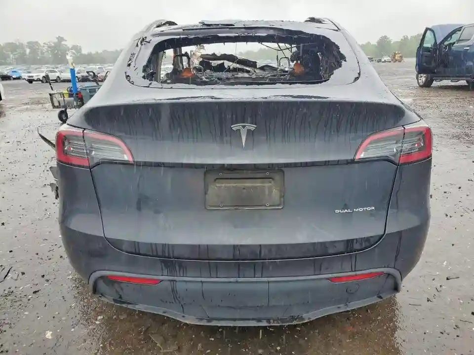 7SAYGAEE0RF002504 2024 TESLA MODEL Y-5