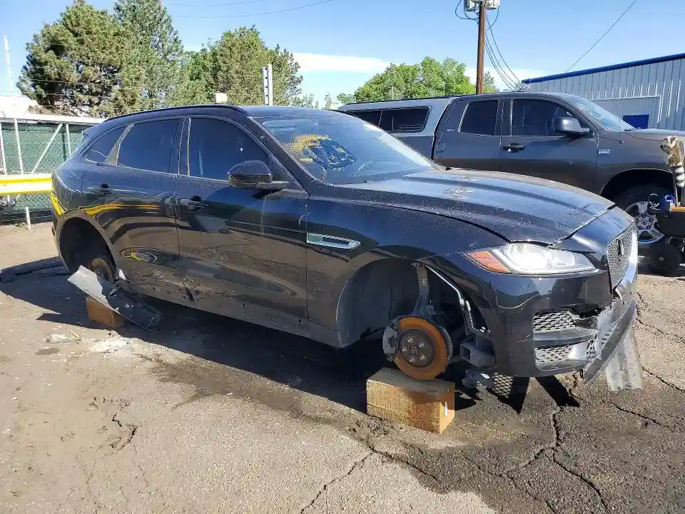 SADCJ2FX1JA268775 2018 JAGUAR F-PACE-3