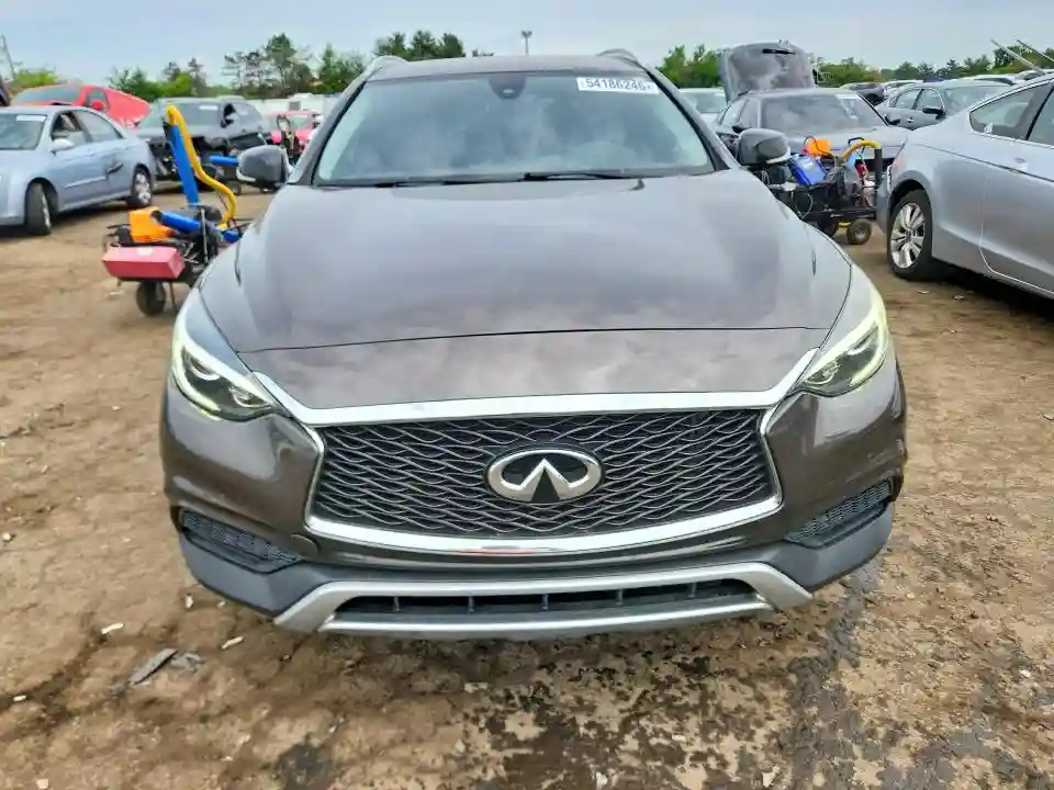 SJKCH5CR9HA034051 2017 INFINITI QX30-4