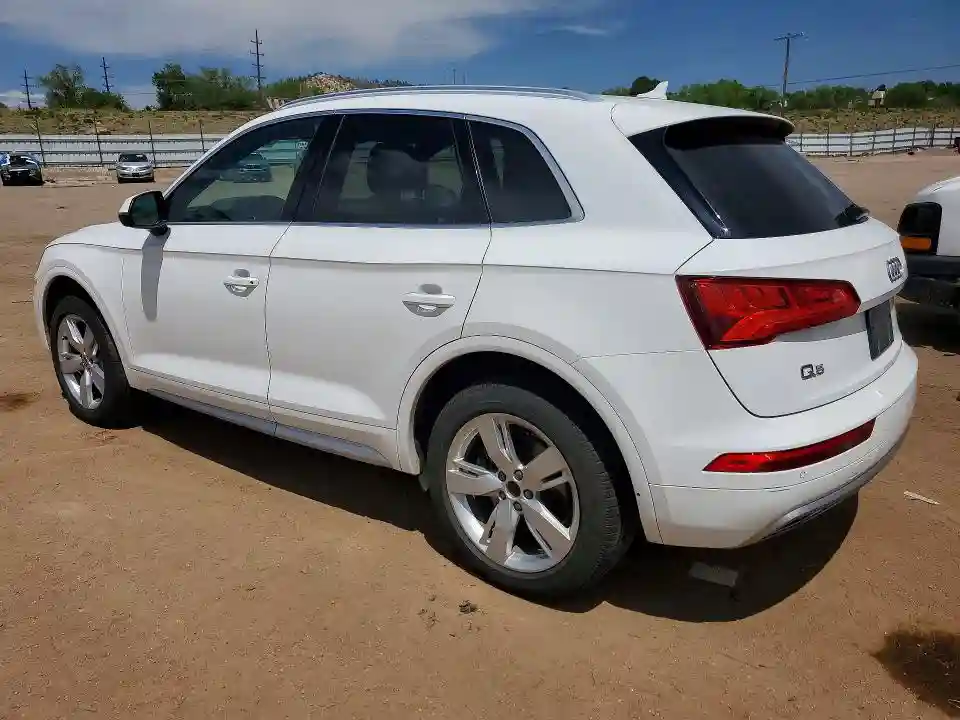 WA1BNAFY5J2141630 2018 AUDI Q5-1