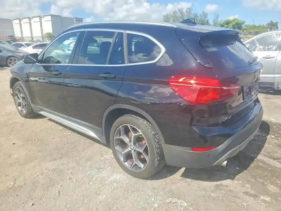 WBXHT3C35J5L30404 2018 BMW X1-1