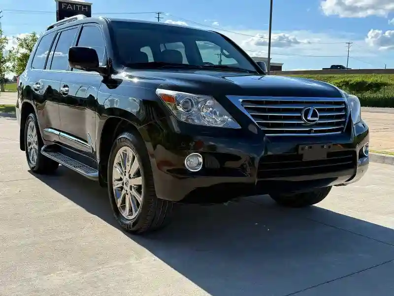 JTJHY7AX5B4083143 2011 LEXUS LX570-0