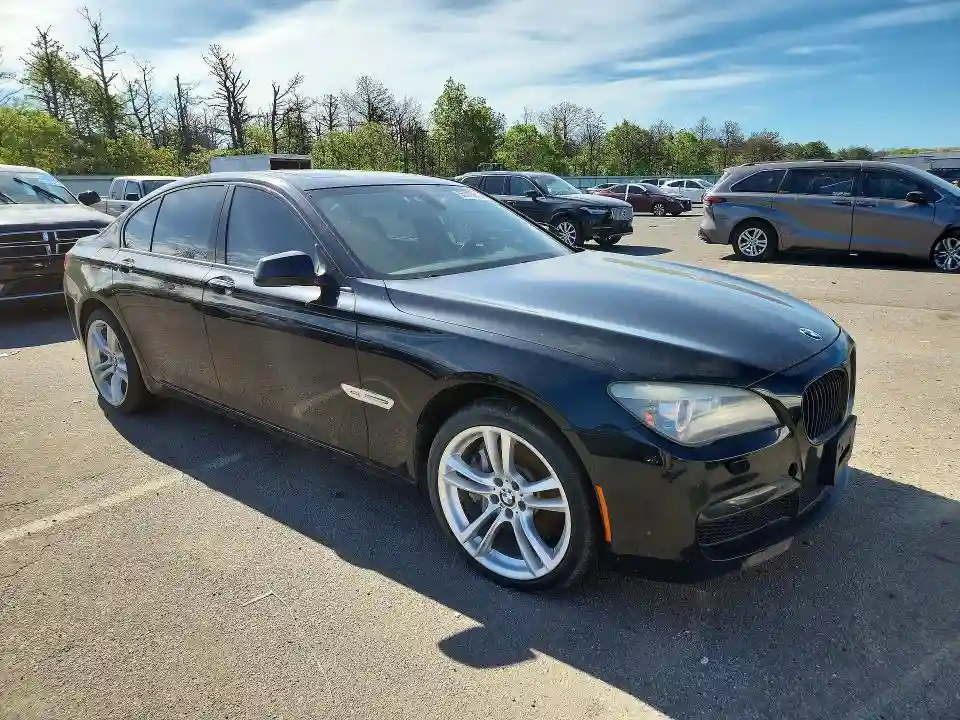 WBAKC6C55CDX99486 2012 BMW 7 SERIES-3
