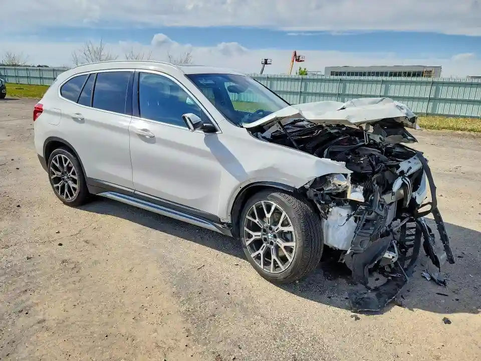 WBXJG7C01M5S25589 2021 BMW X1-3