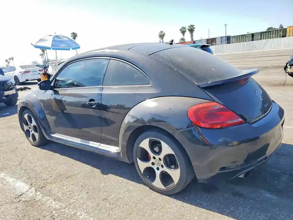 3VWVA7AT1CM628300 2012 VOLKSWAGEN BEETLE-1