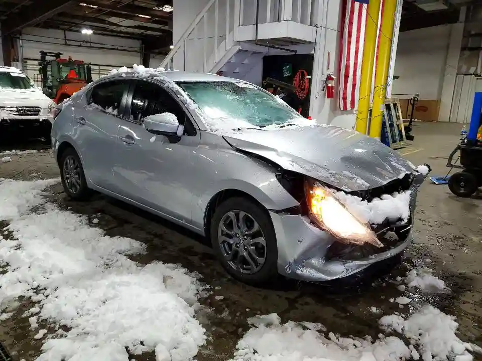 3MYDLBYV9KY503380 2019 TOYOTA YARIS-3
