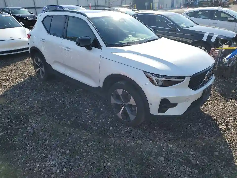 YV4L12UL8R2201427 2024 VOLVO XC40-3