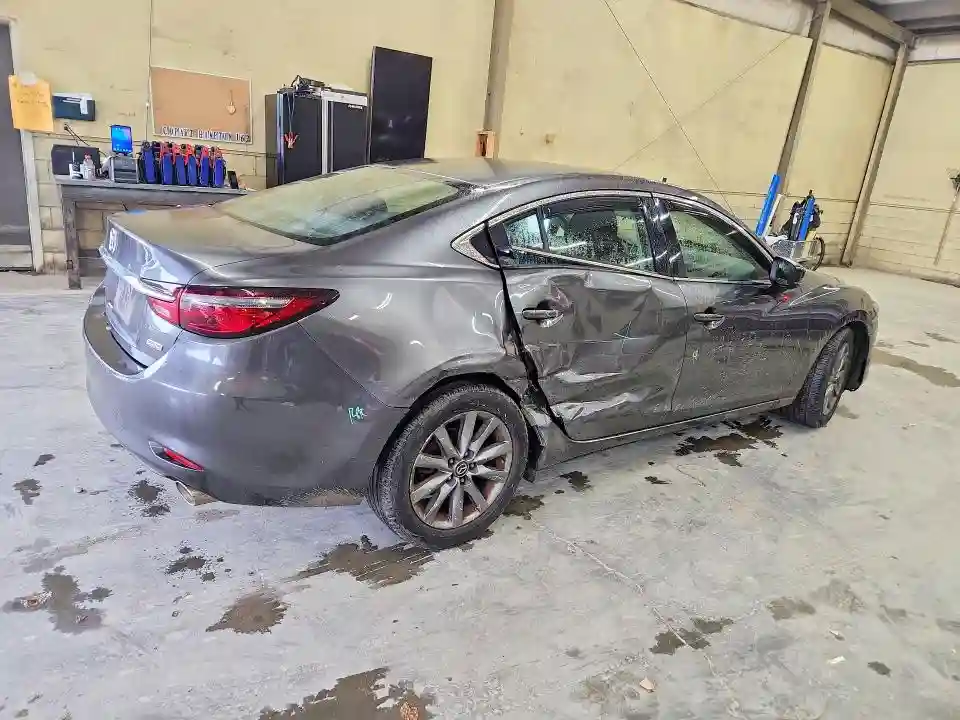 JM1GL1UM0J1328670 2018 MAZDA 6-2