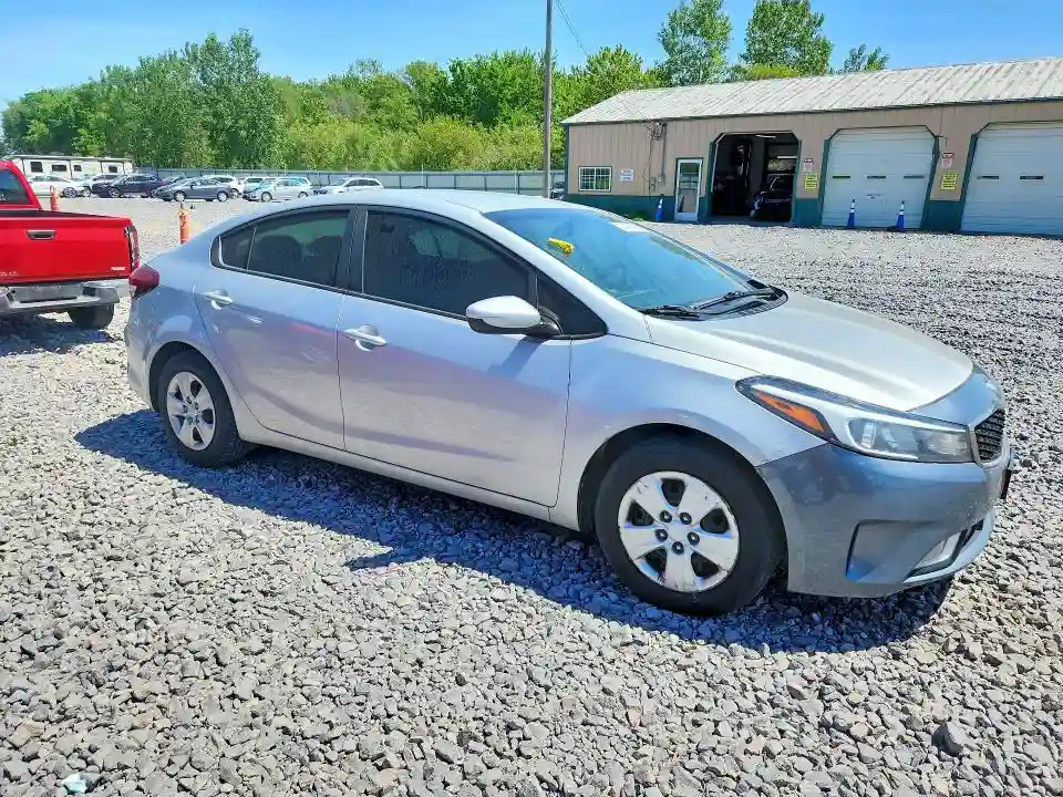 3KPFK4A75JE213963 2018 KIA FORTE-3