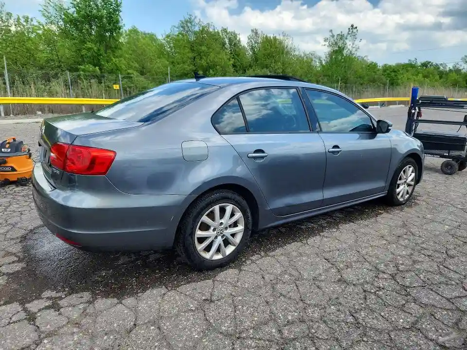 3VWDX7AJ9CM402076 2012 VOLKSWAGEN JETTA-2