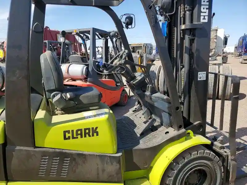 V4700609867KF 2013 CLARK FORKLIFT-4