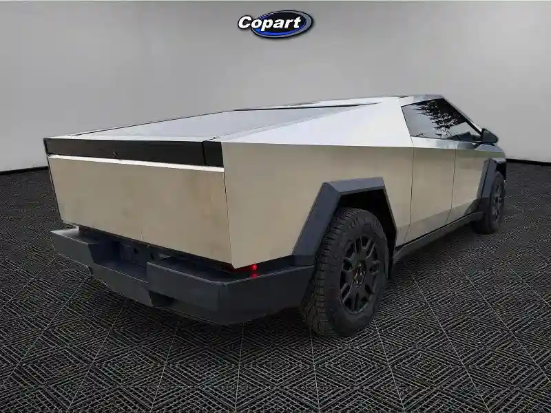 7G2CEHEE3RA048554 2024 TESLA CYBERTRUCK-3