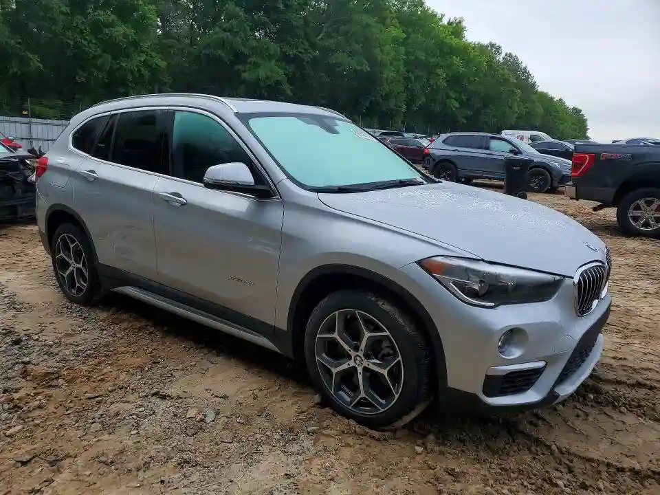 WBXHU7C36J5H41088 2018 BMW X1-3