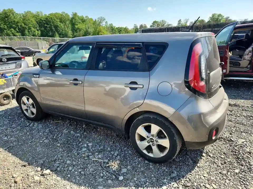KNDJN2A28J7563923 2018 KIA SOUL-1