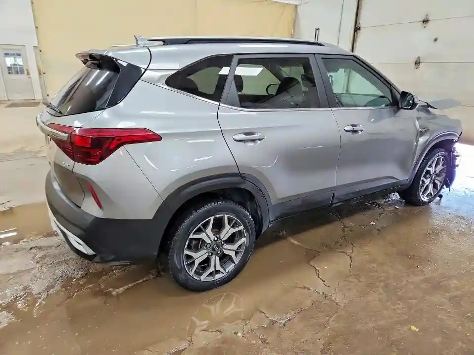 KNDERCAA6M7214668 2021 KIA SELTOS-2
