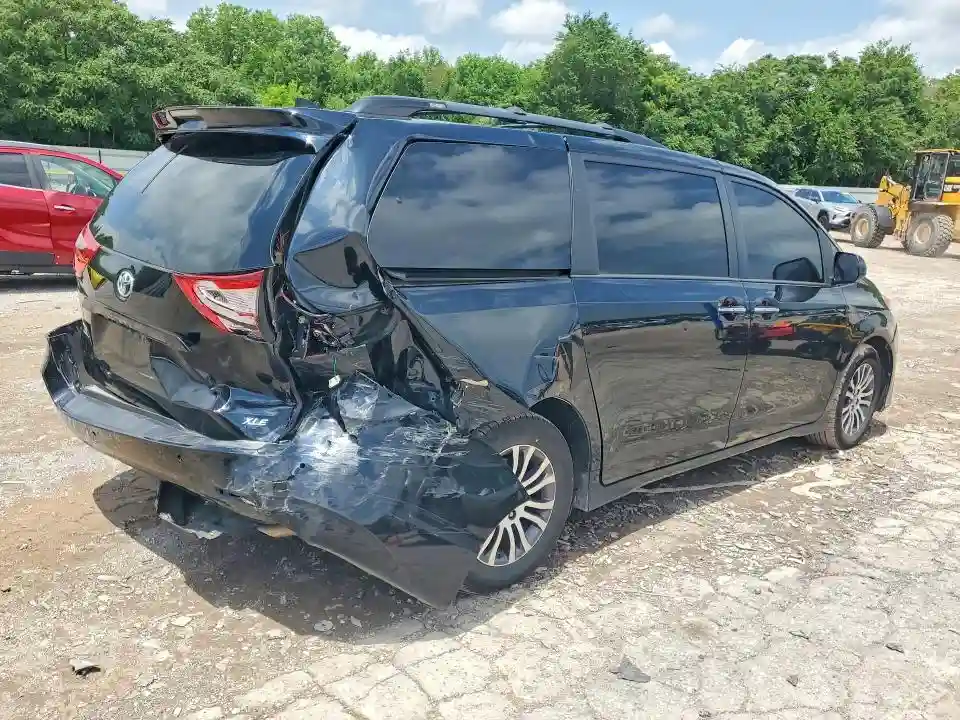 5TDYZ3DC8JS921413 2018 TOYOTA SIENNA-2