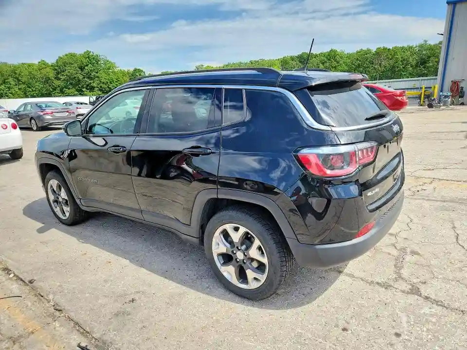 3C4NJDCB5JT329112 2018 JEEP COMPASS-1