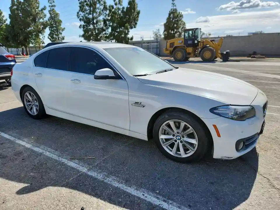 WBA5A5C56GD526477 2016 BMW 5 SERIES-3