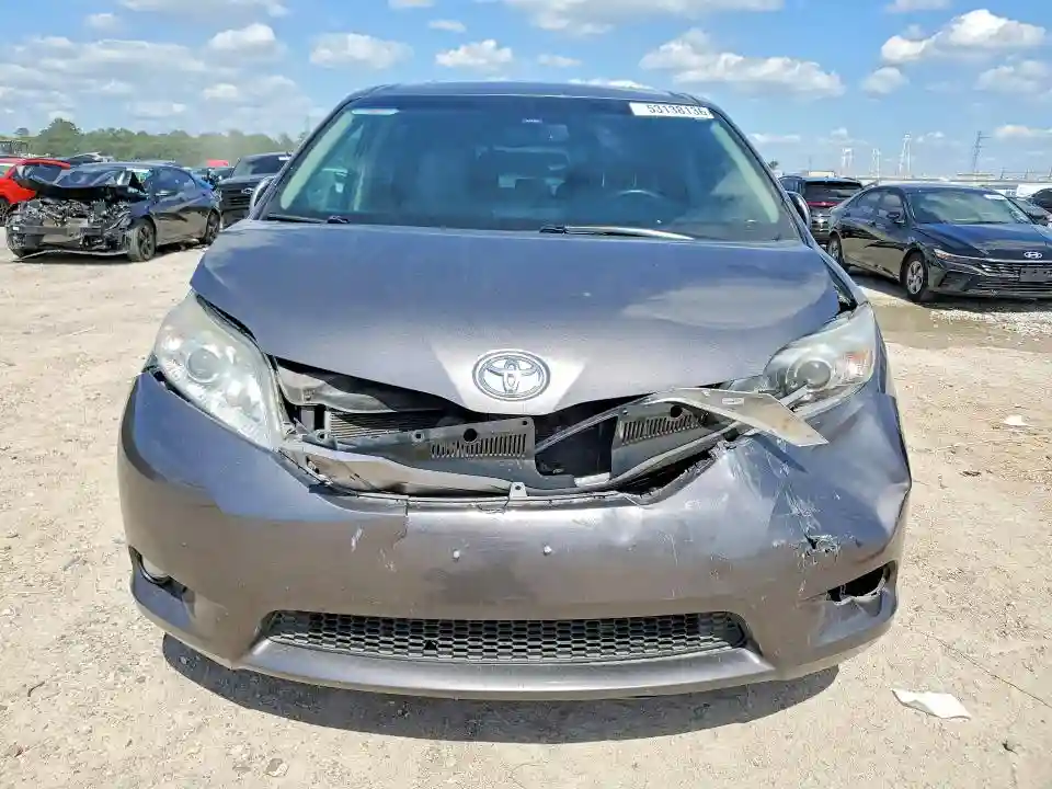 5TDYZ3DC0HS896257 2017 TOYOTA SIENNA-4