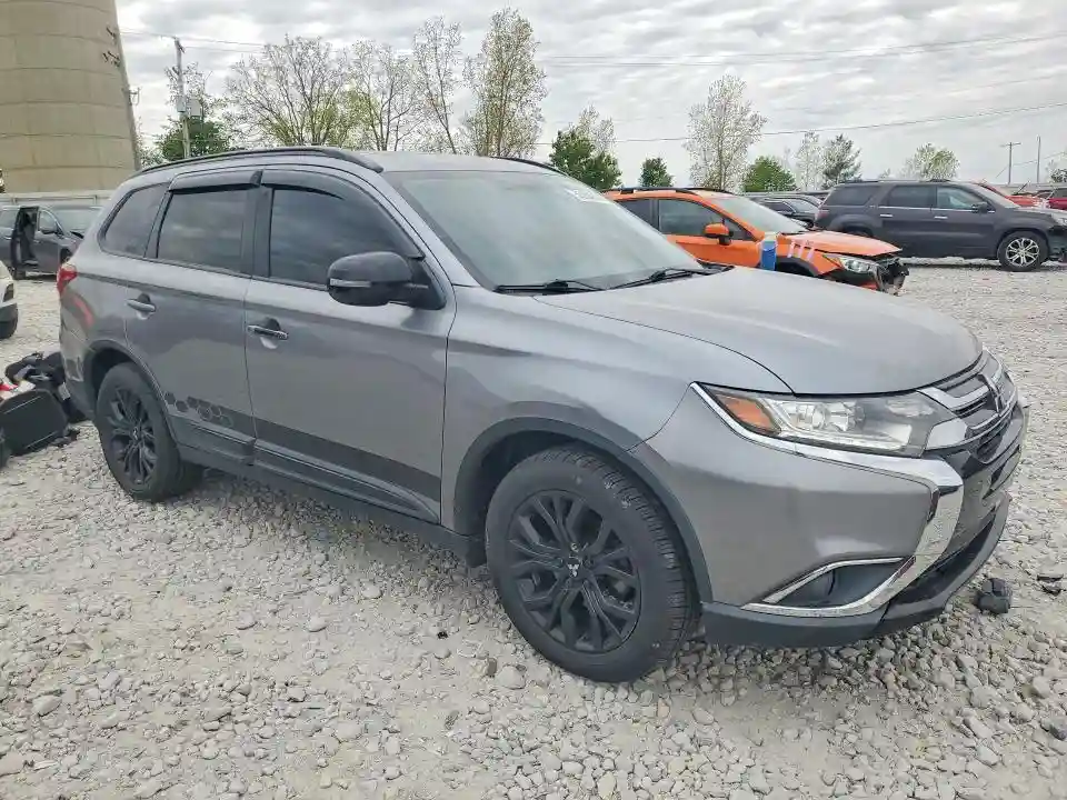 JA4AZ3A3XJZ031218 2018 MITSUBISHI OUTLANDER-3