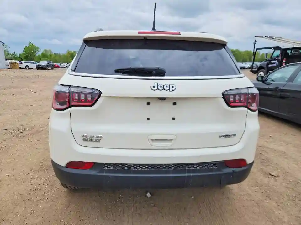 3C4NJDBB3JT418582 2018 JEEP COMPASS-5