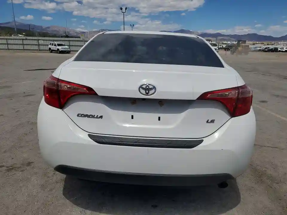 2T1BURHE1JC063424 2018 TOYOTA COROLLA-5
