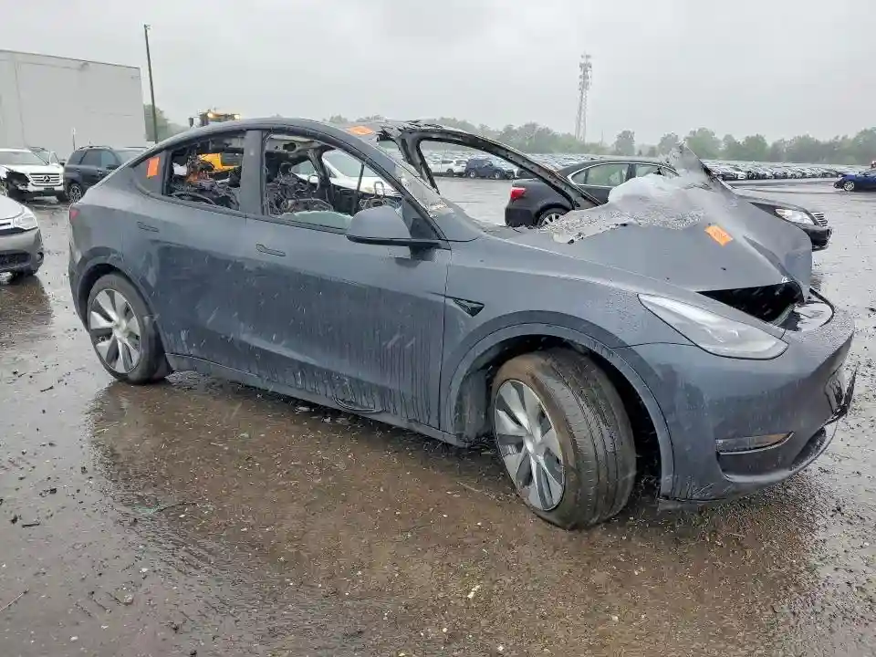 7SAYGAEE0RF002504 2024 TESLA MODEL Y-3