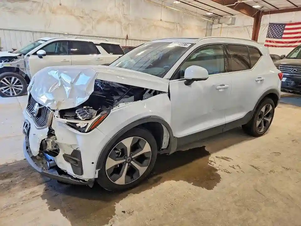 YV4L12UE5S2563481 2025 VOLVO XC40-0