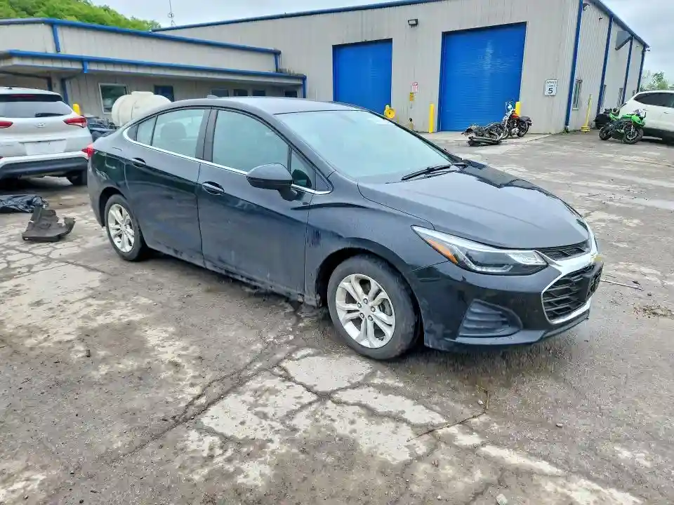 1G1BE5SM8K7117335 2019 CHEVROLET CRUZE-3