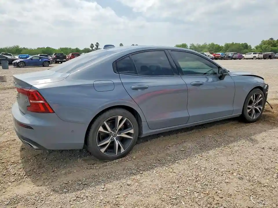 7JRL12FM7NG172476 2022 VOLVO S60-2
