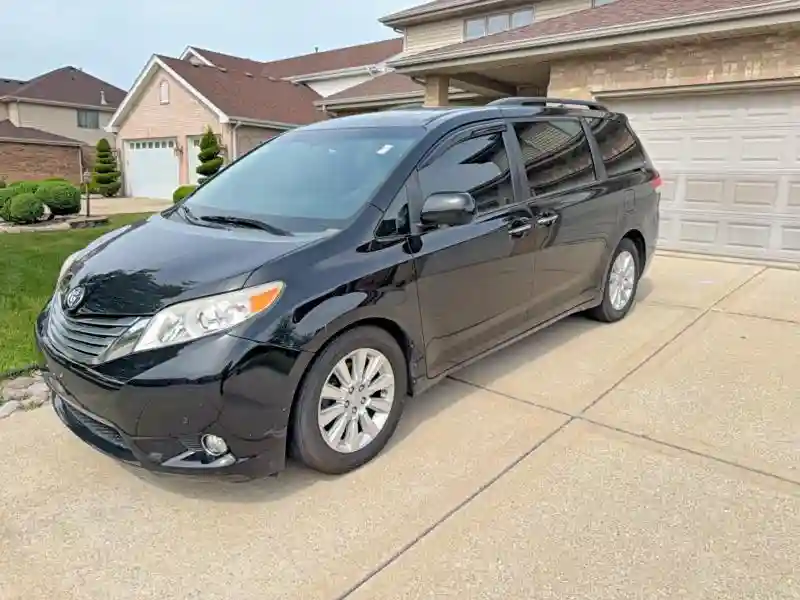 5TDDK3DC6BS025325 2011 TOYOTA SIENNA-1