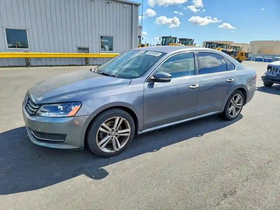 1VWBT7A32EC038365 2014 VOLKSWAGEN PASSAT-0