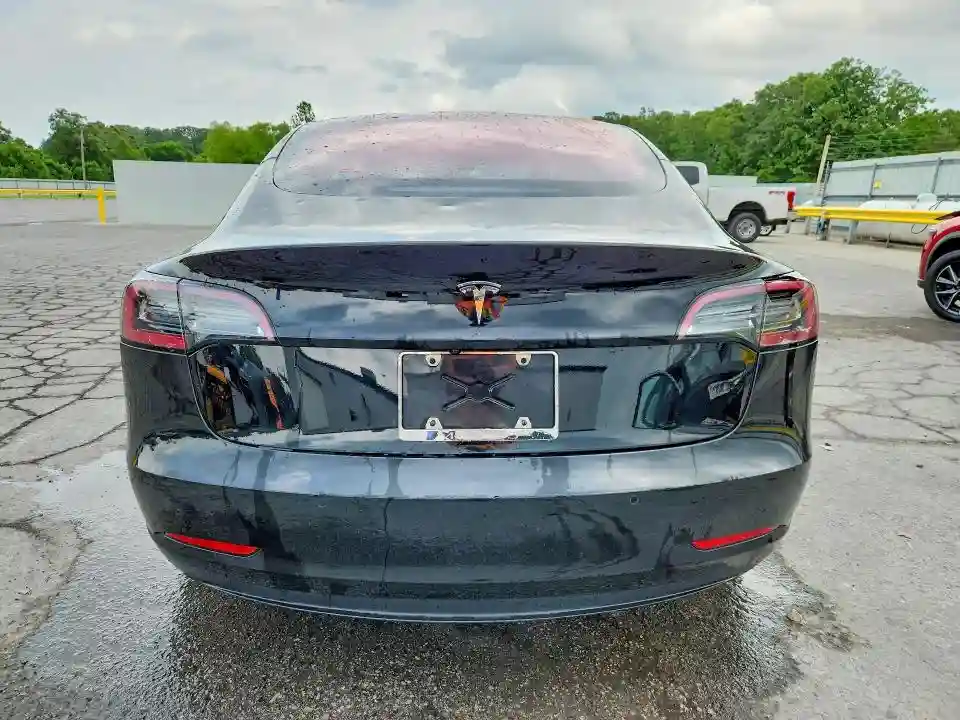 5YJ3E1EA7JF005835 2018 TESLA MODEL 3-5