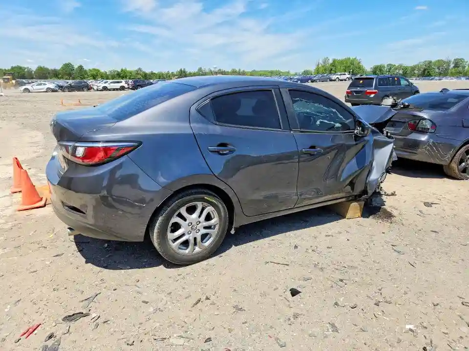 3MYDLBYV5JY333842 2018 TOYOTA YARIS-2
