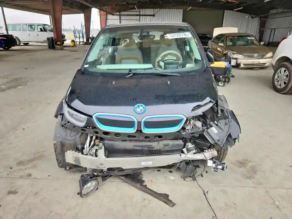 WBY1Z6C35H7A39688 2017 BMW I SERIES-4