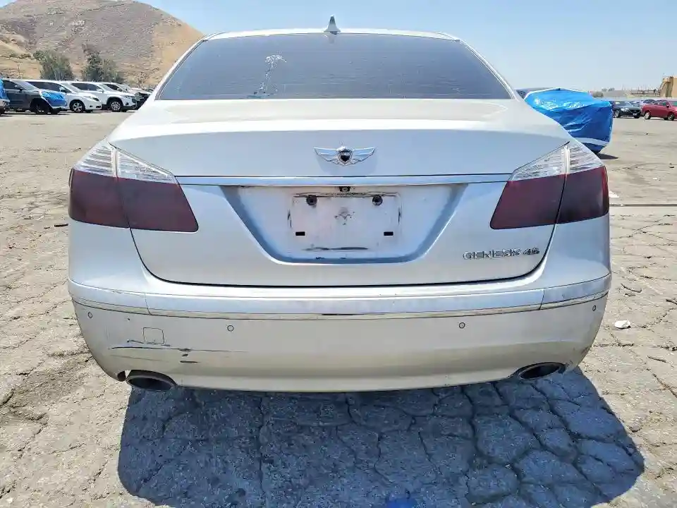 KMHGC4DF8BU129395 2011 HYUNDAI GENESIS-5