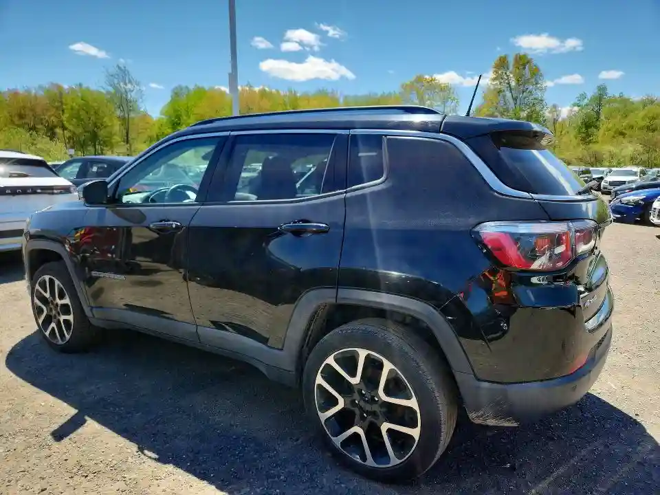 3C4NJDCB7JT315292 2018 JEEP COMPASS-1
