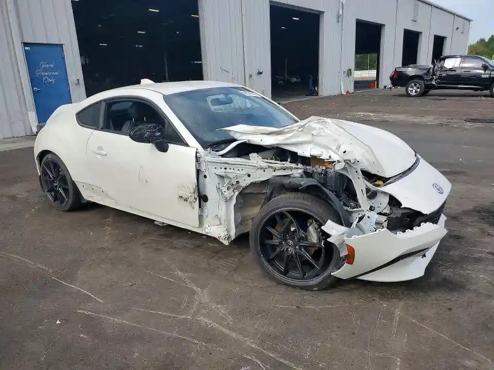 JF1ZNBE19R9758147 2024 TOYOTA GR 86-3