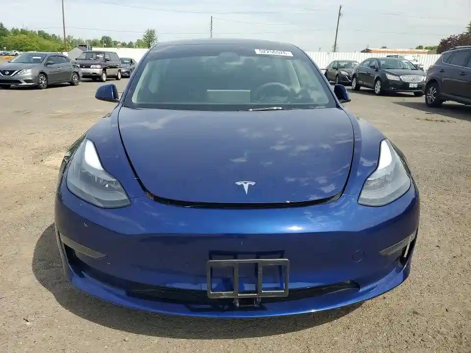 5YJ3E1EA5PF677577 2023 TESLA MODEL 3-4
