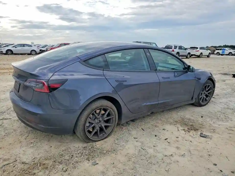 5YJ3E1EA2PF464473 2023 TESLA MODEL 3-2