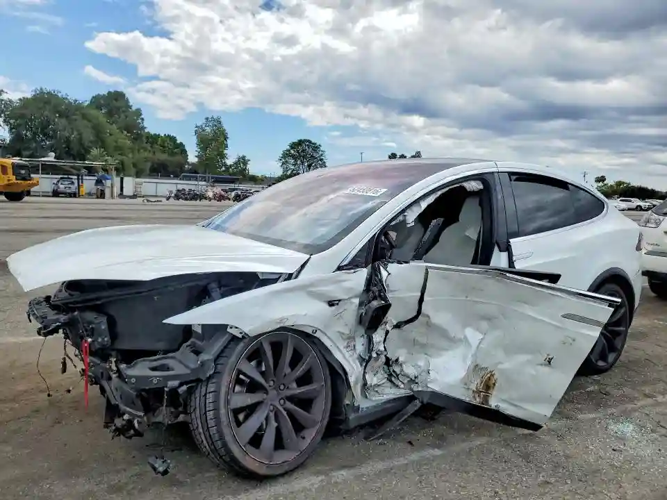 5YJXCBE26JF137362 2018 TESLA MODEL X-0