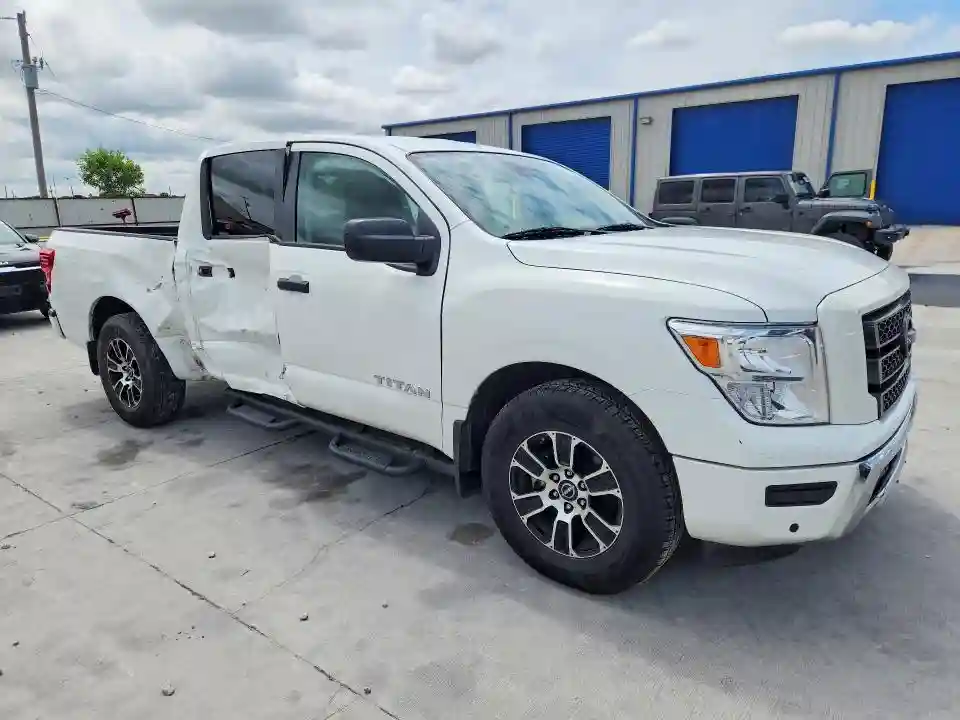 1N6AA1EF1PN107797 2023 NISSAN TITAN-3
