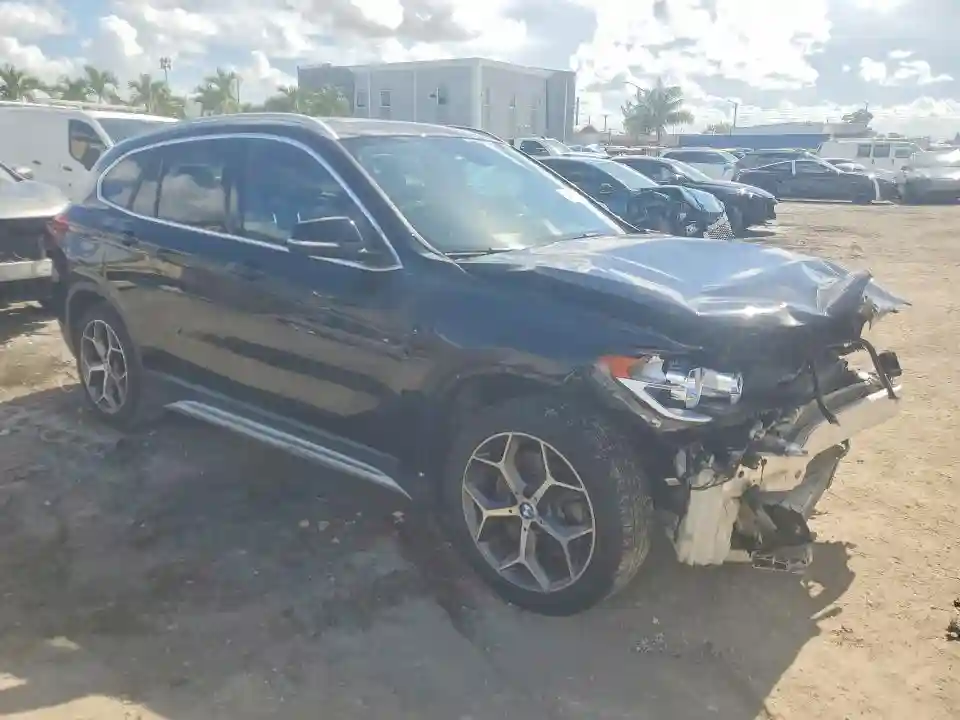 WBXHT3C35J5L30404 2018 BMW X1-3