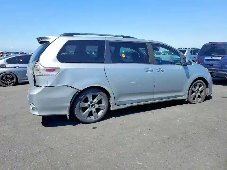 5TDXZ3DC6KS017427 2019 TOYOTA SIENNA-2