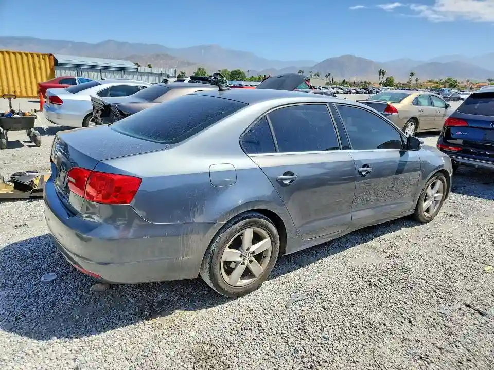 3VWLL7AJXEM374363 2014 VOLKSWAGEN JETTA-2