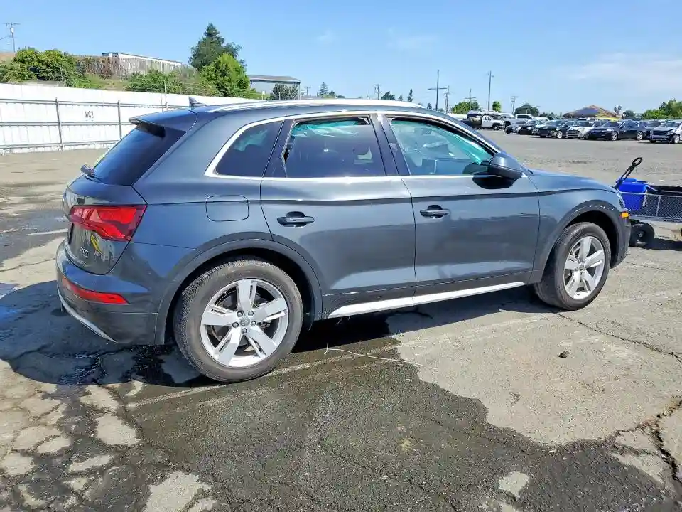 WA1BNAFY3J2222870 2018 AUDI Q5-2
