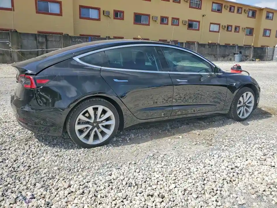 5YJ3E1EA9JF005884 2018 TESLA MODEL 3-2