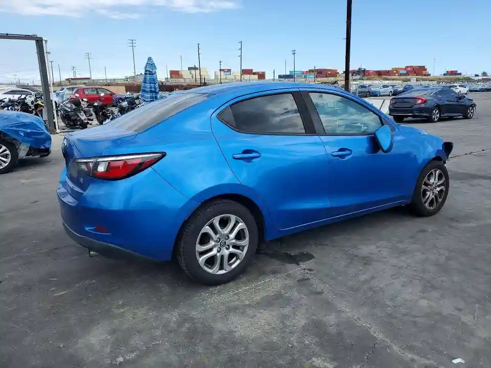 3MYDLBYV8JY318042 2018 TOYOTA YARIS IA B-2